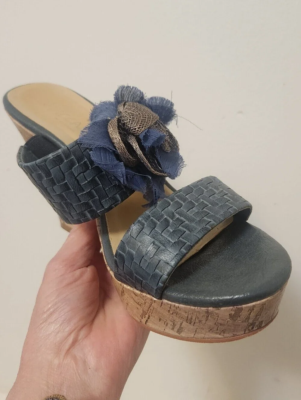 Sbicca Blue Silver Hotmark Flower Platform Wedge Heels Sz 7.5 EUC